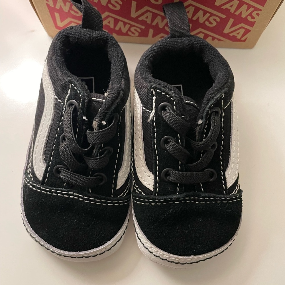 Old skool crib shoes size 4